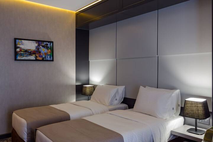 Room 20 of 199