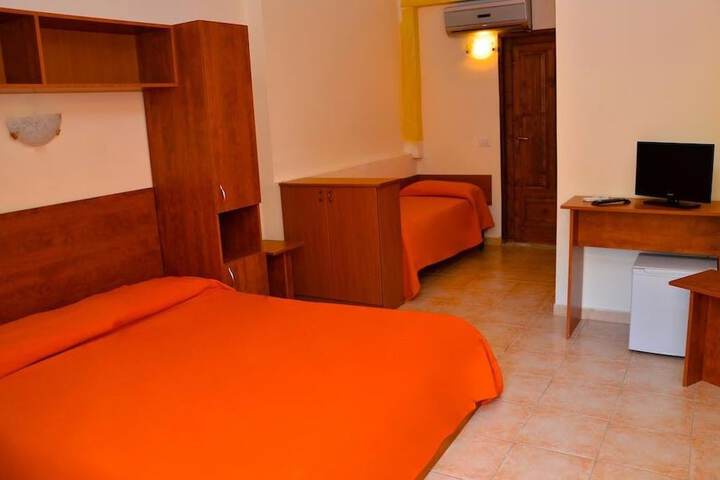 Room 5 of 18