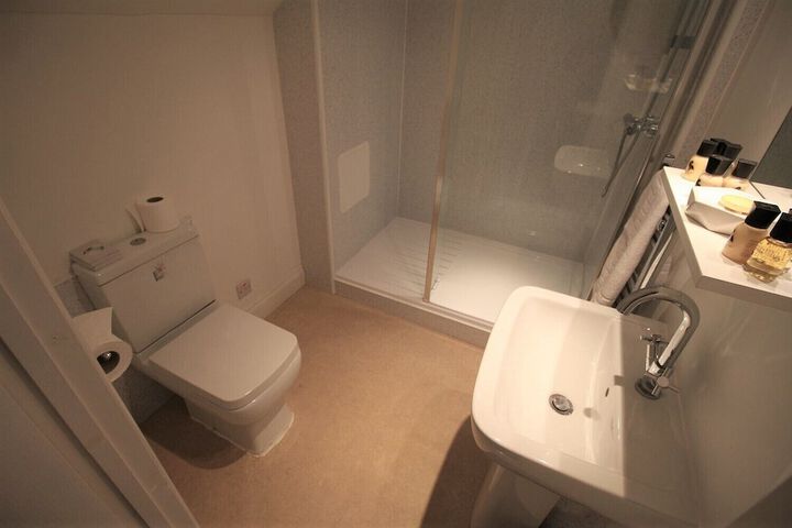 Room 13 of 36