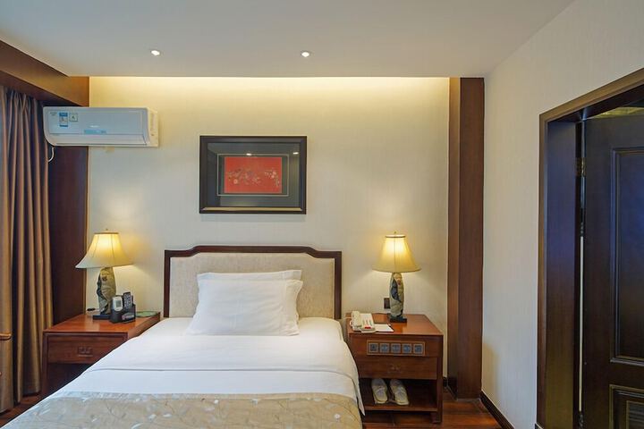 Room 30 of 65