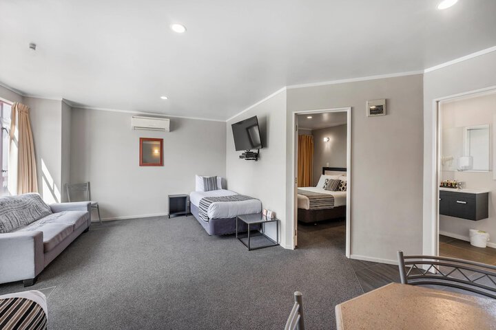 Room 150 of 302