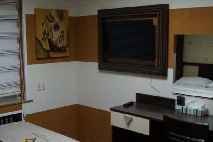 Room 25 of 35