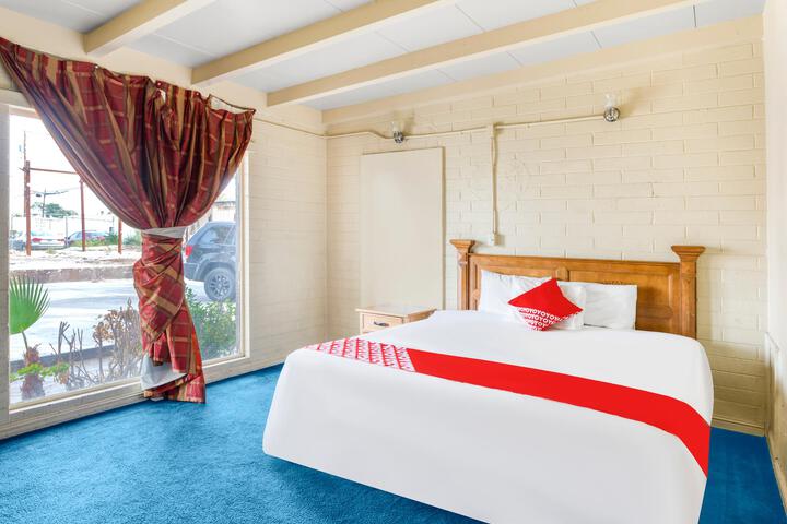 1 King Bed (9 of 19)