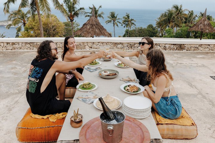 Dining 30 of 49