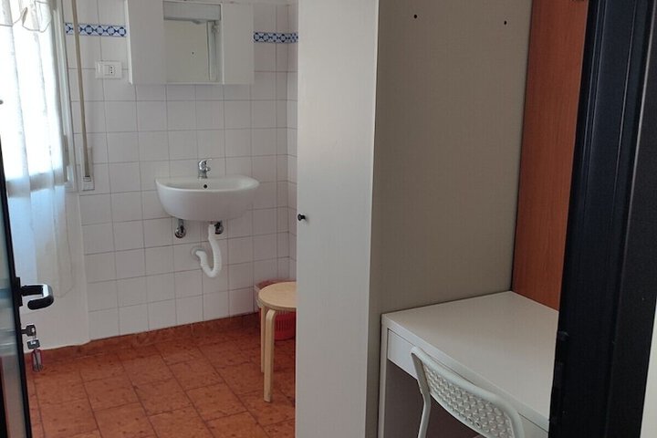Room 11 of 30