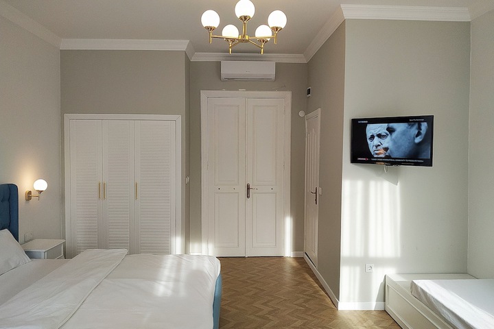 Room 7 of 32