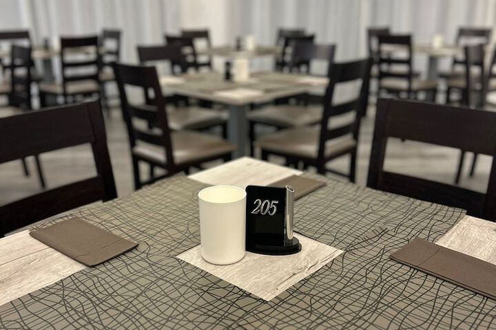 Dining 14 of 23
