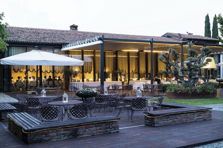 Hotel Exterior 41 of 49