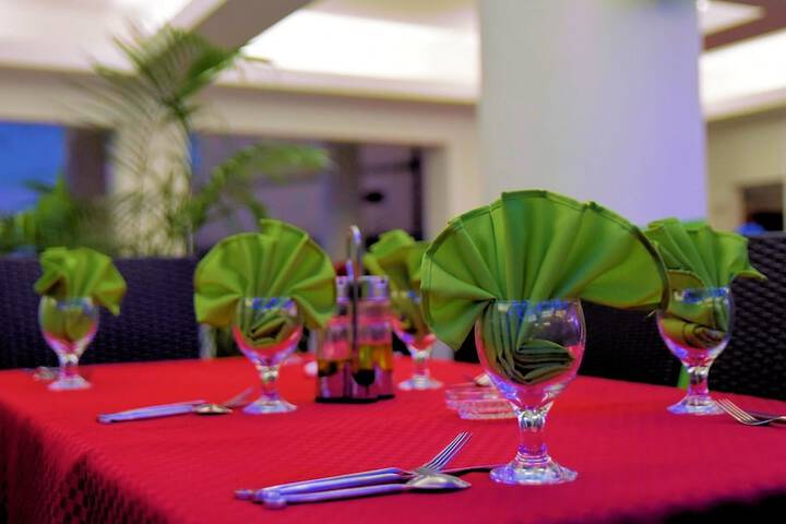 Dining 72 of 90