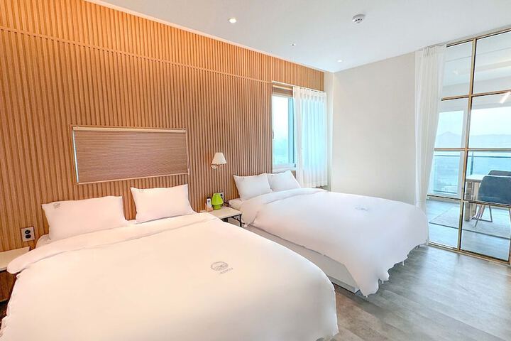 Room 4 of 10