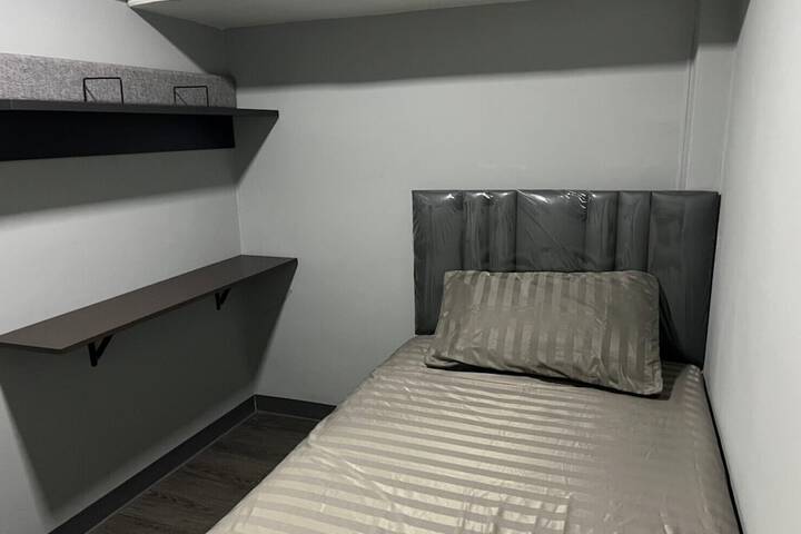 Room 7 of 38