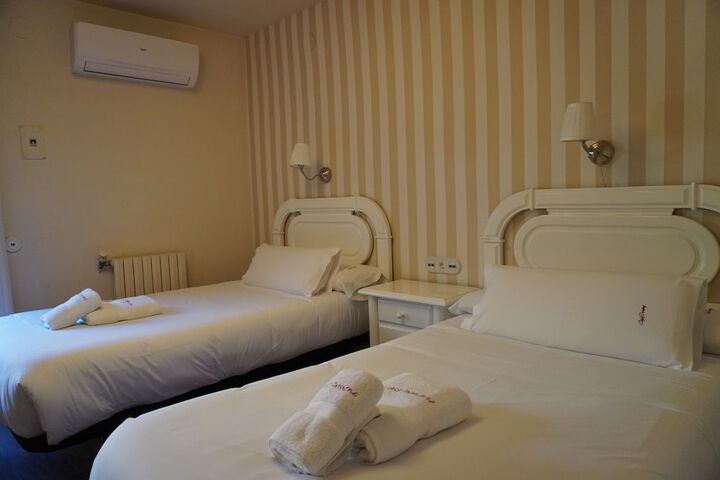 Room 9 of 42