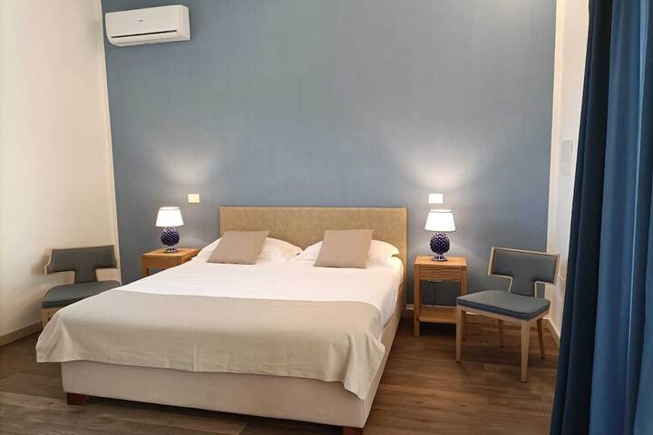 Room 6 of 120