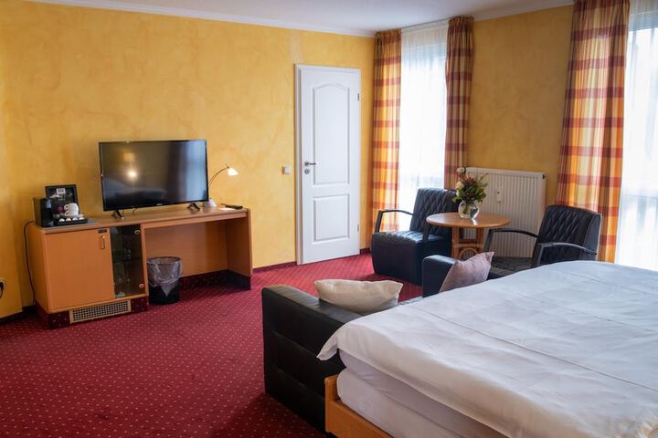 Room 5 of 43