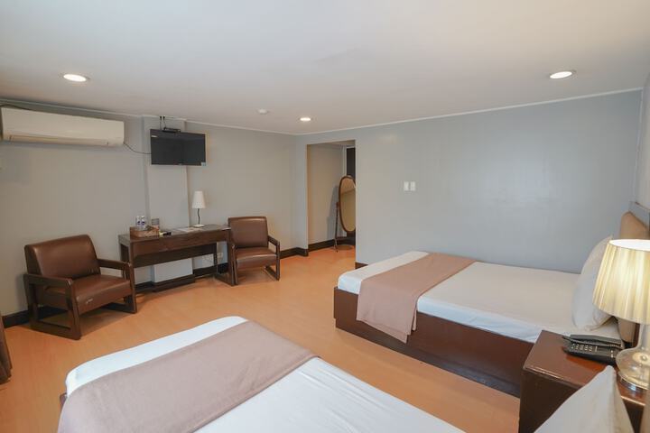 Room 15 of 27