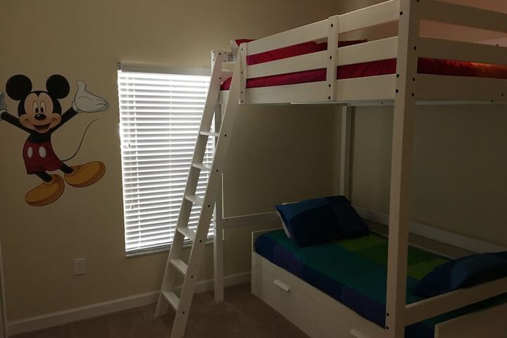 Room 13 of 52