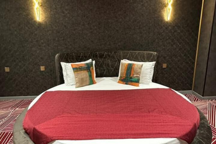 Room 9 of 30