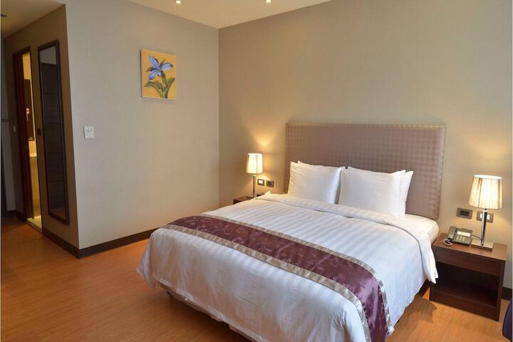 Room 10 of 48