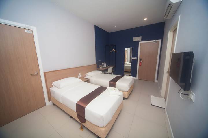 Room 9 of 63
