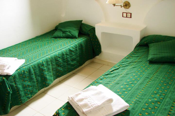 Room 8 of 30