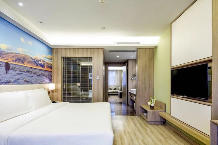 Room 11 of 29