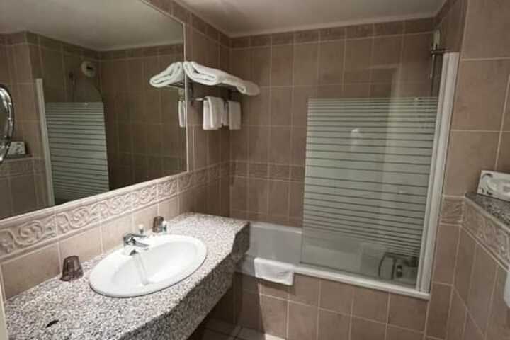 Room 8 of 22