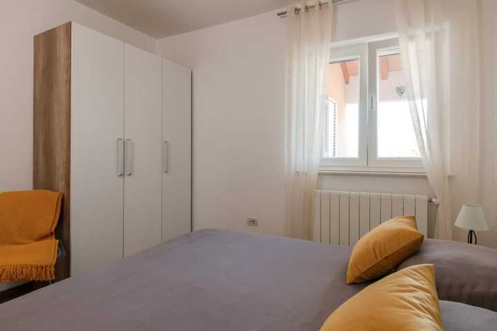 Room 3 of 41