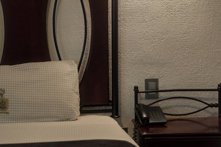 Room 37 of 102