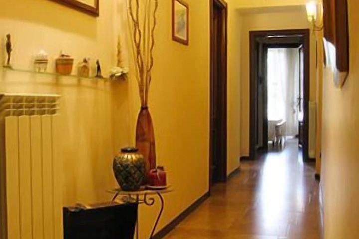 Ballroom/Hall 26 of 27