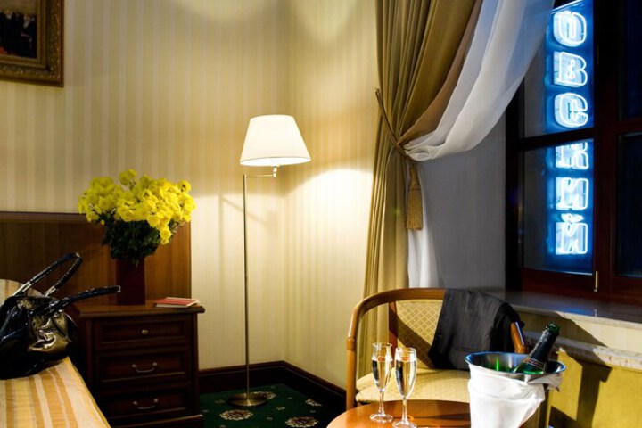 Room 16 of 77