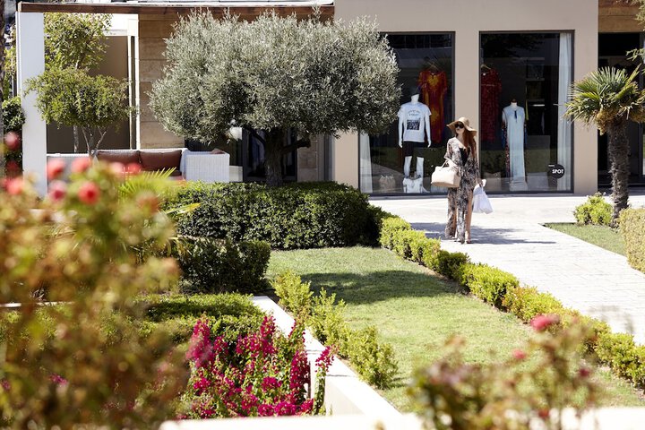 Hotel Exterior 166 of 185