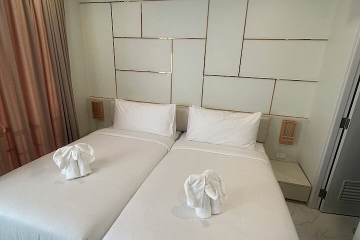 Room 3 of 33