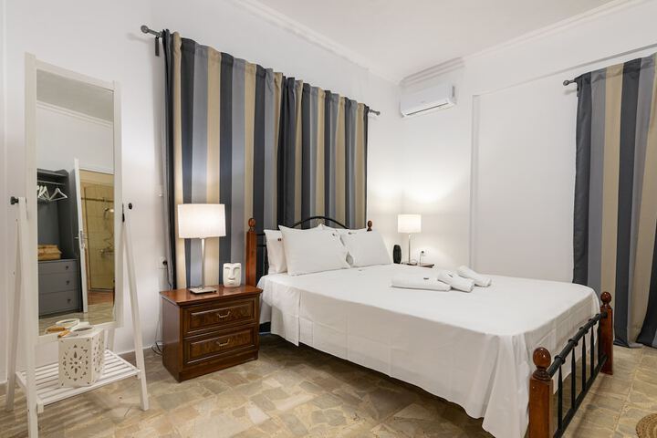 Room 3 of 100