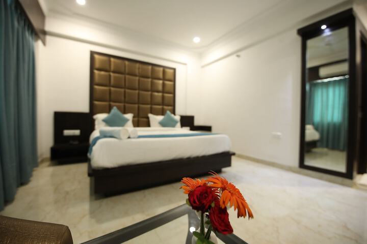 Room 8 of 18