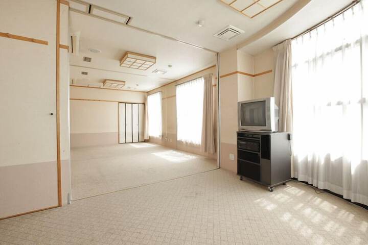 Room 3 of 30