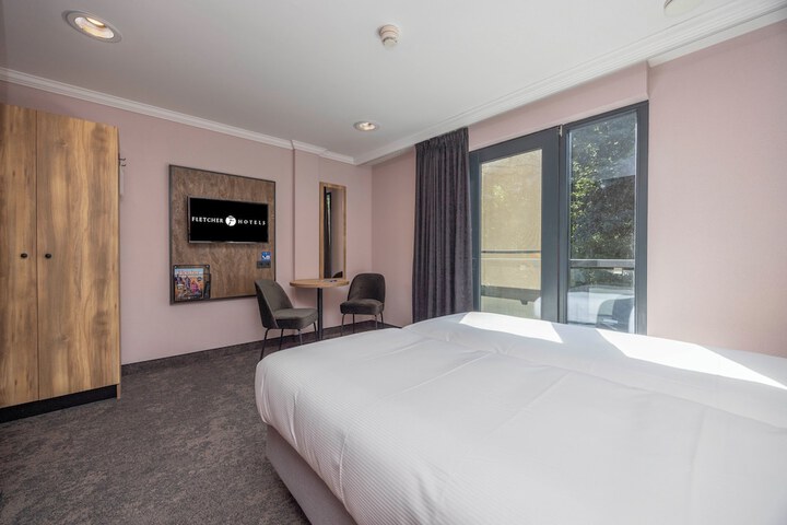 Room 12 of 42