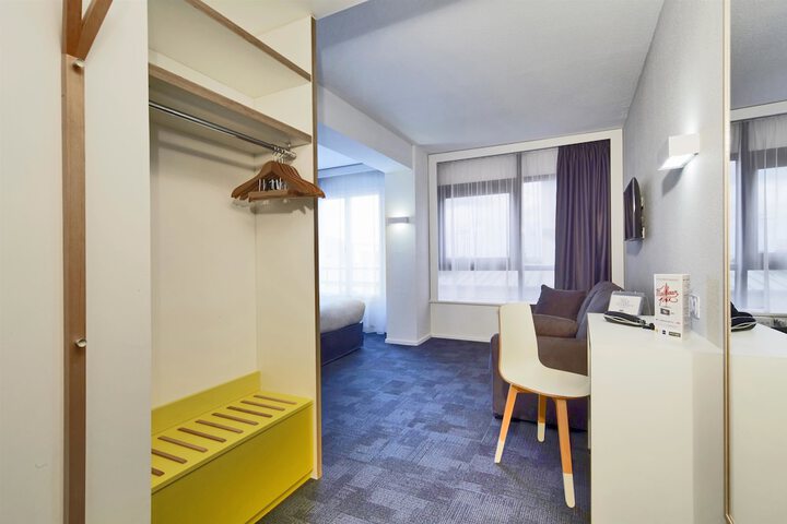 Room 14 of 30