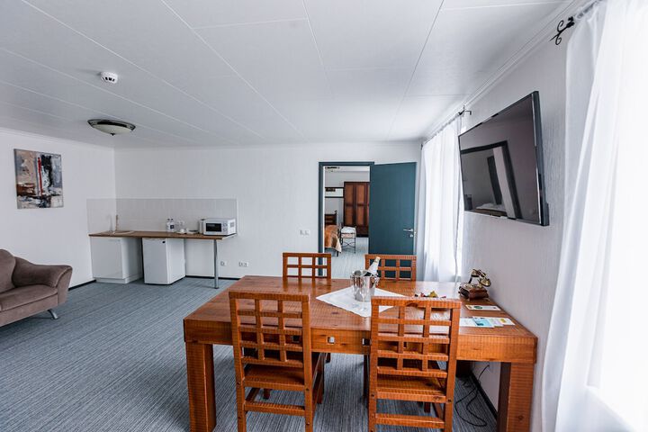 Room 6 of 82