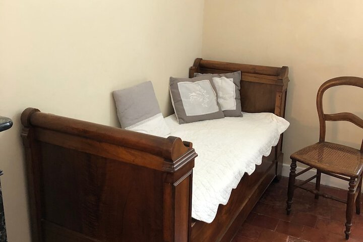 Room 4 of 7