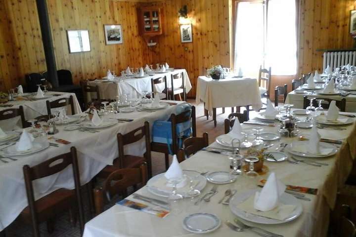 Dining 4 of 9