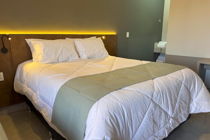 Room 2 of 33