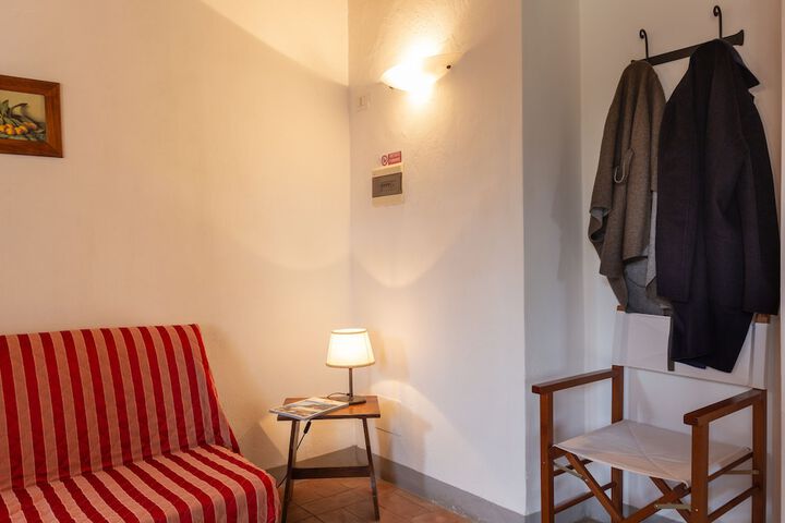 Room 6 of 42
