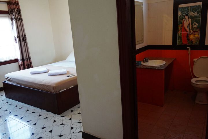 Room 13 of 23
