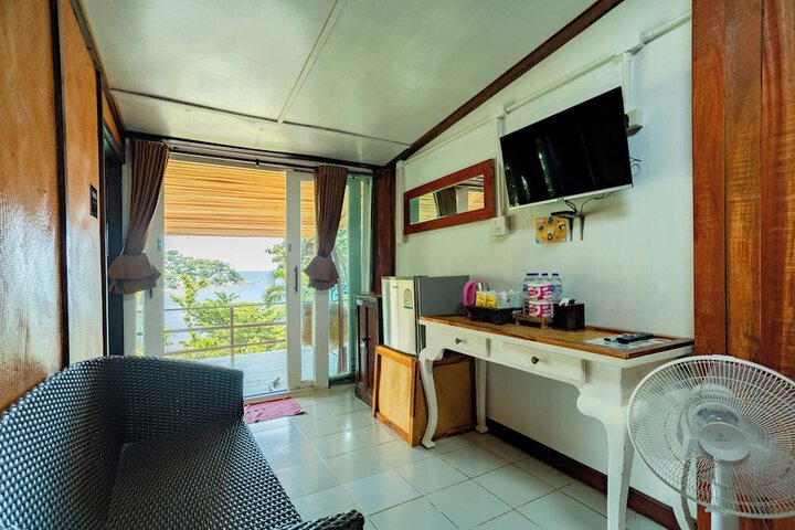 Room 95 of 203