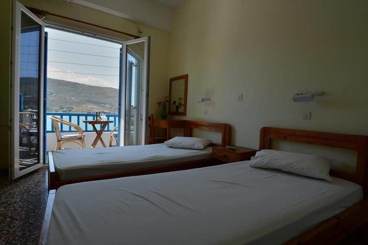 Room 4 of 16
