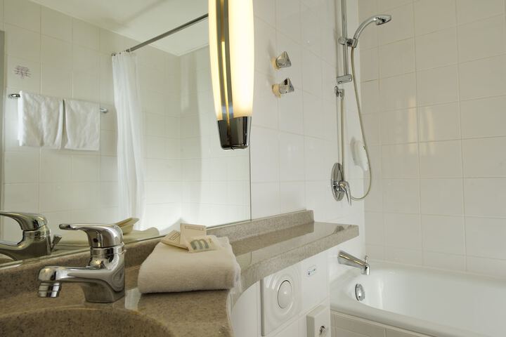 Room 15 of 34