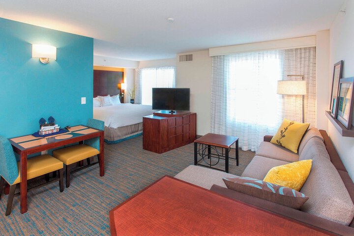 Room 11 of 27