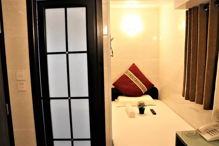 Room 2 of 39