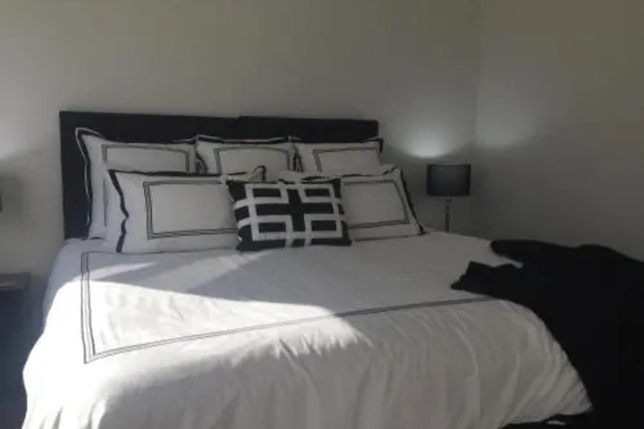 Room 7 of 8