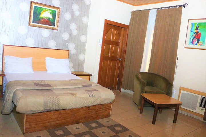 Room 4 of 27